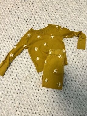Oeuf Mustard Star-Print Kids Pajama Set